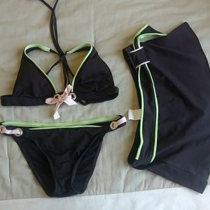 **MARKDOWN** Super cute bikini with cover-up skirt